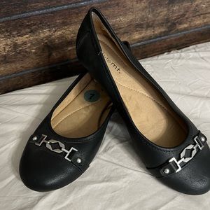 7 White MT black flats